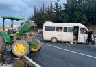 Minibüs ile traktör çarpıştı: 5 yaralı
