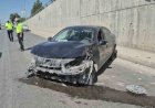 Lastiği patlayan otomobil kaza yaptı: 1 yaralı