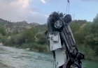 Göksu Çayına düşen araç çıkarıldı