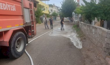 Gölbaşında Cumhuriyet Mahallesinin yolları yıkandı