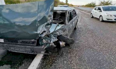 Adıyaman'da otobüs ile otomobil çarpıştı: 3 yaralı