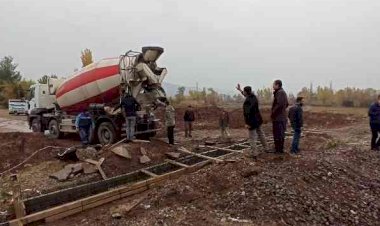 Mahalle sakinlerinden yol kapatma tepkisi