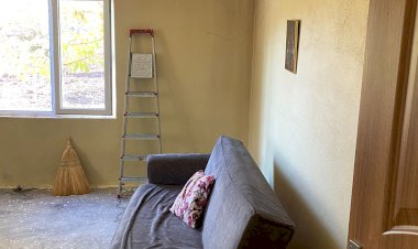 Merdivenden düşen kadın ağır yaralandı