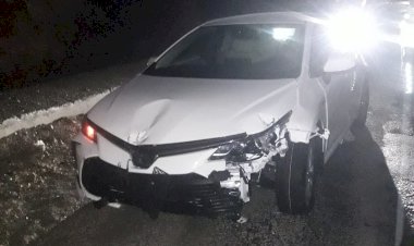 Kontrolden çıkan otomobil bariyerlere çarptı