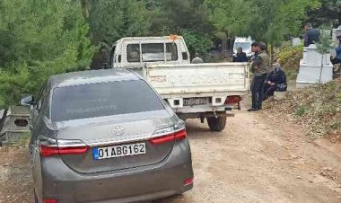 İki aracın arasında sıkışarak ağır yaralandılar