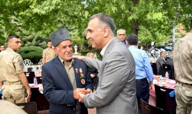 Adıyaman Şehitlerini  Andı