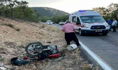 Gelin aracının çarptığı motosiklet sürücüsü ağır yaralandı