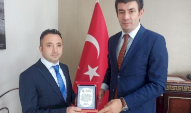 Gölbaşı Anadolu Lisesi Birincilik Plaketini Kaymakam Ayrancı'dan aldı