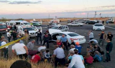 Adıyaman'da 3 otomobil çarpıştı: 1 ölü, 10 yaralı