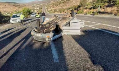 Otomobilin arkadan çarptığı araç takla attı: 2 yaralı