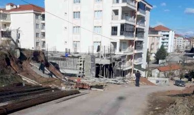 Asansör boşluğuna düşen işçi yaralandı