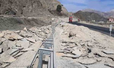 Karayolundaki hasar depremin boyutunu gözler önüne serdi