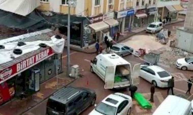 42 gün sonra enkazdan bir kişinin cansız bedeni çıkarıldı