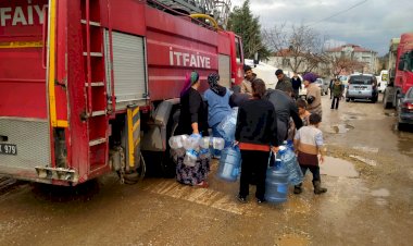 Gölbaşı Belediyesi temizlik için su dağıtıyor