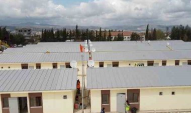Adıyaman'da geçici prefabrik konutların teslimatına başlandı