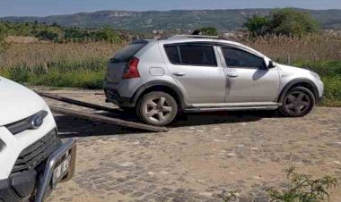 Otomobil içerisinde baygın halde bulundu