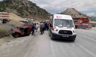 Gölbaşı'nda 2 otomobil çarpıştı: 3 yaralı