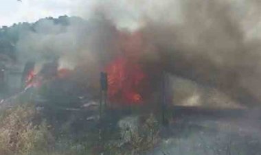 Saman yüklü kamyon yandı