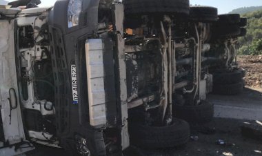 Adıyaman’da kamyon yan yattı