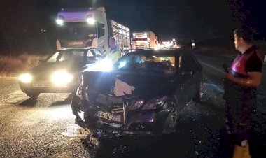 İki otomobil çarpıştı