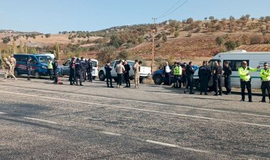 Annesinin cenazesinin bulunduğu cenaze aracını kaçırdı