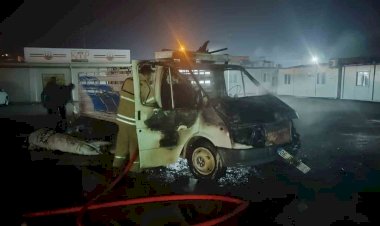 Kamyonet alev alev yandı