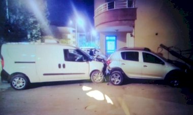 Otomobil yayalara çarptı 2 Yaralı