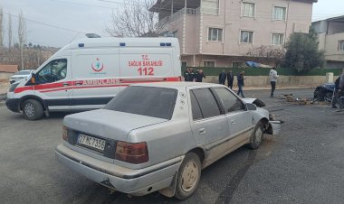 Gölbaşı’nda iki otomobil çarpıştı: 2 yaralı