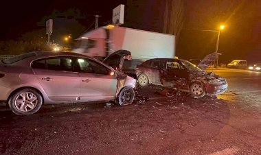 Adıyaman’da 2 otomobil çarpıştı: 5 yaralı