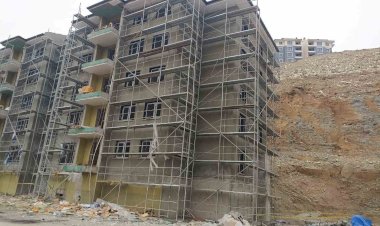 Yüksekten düşen işçi ağır yaralandı