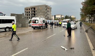 Hafif ticari araç ile otomobil çarpıştı: 7 yaralı