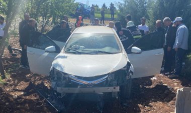 Otomobil ile hafif ticari araç çarpıştı: 1’i ağır 2 yaralı ‎