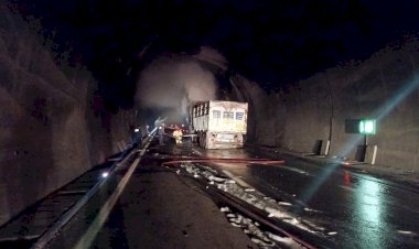 Tünelde korku dolu anlar: Tır alev aldı, ulaşım aksadı