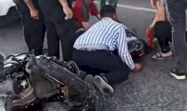 Motosiklet savruldu, sürücü ağır yaralandı: O anlar kamerada