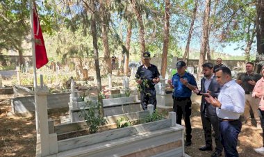 Kaymakam Kadir Algın, deprem şehitliğini ziyaret etti ‎