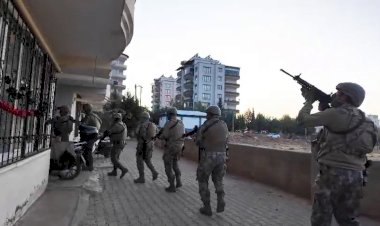 Özel harekat destekli kaçak elektronik eşya operasyonu: 5 gözaltı