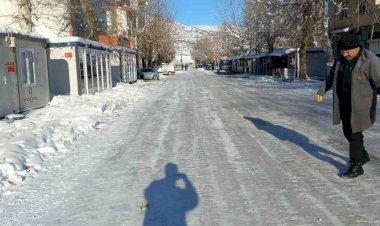 Gölbaşı’nda yollar buz pistine döndü
