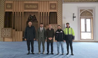 Kaymakam Algın, deprem konutları camisini inceledi