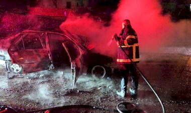 Seyir halindeki otomobil alev aldı