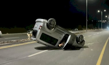 Hafif ticari araç takla attı