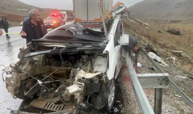 Malatya’da tır ile otomobil kafa kafaya çarpıştı: 3 ölü, 1 yaralı ‎