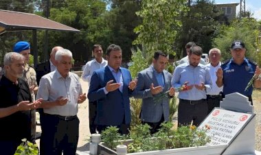 Kaymakam Algın ve protokol Şehit kabirlerini ziyaret etti
