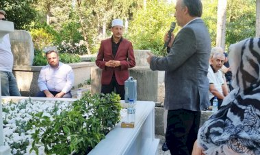 Süleyman Arif Emre Kabri Başında Dualarla Anıldı