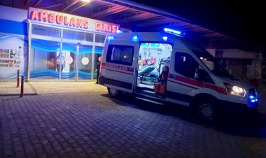 Babasını bıçaklayarak yaraladı