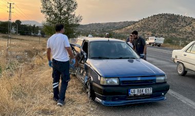 Otomobil ile minibüs çarpıştı: 2 yaralı