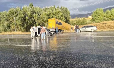 Malatya’da tır ile otomobil çarpıştı: 4 yaralı