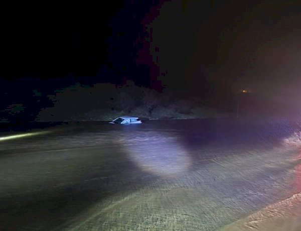 Suya gömülen araçta 1 kişi yaralandı