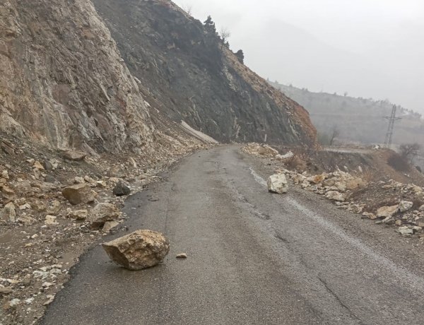 Gölbaşı ilçesinde korkutan heyelan