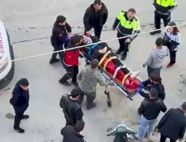 Motosiklet park halindeki otomobile çarptı: 1 yaralı