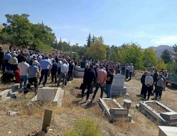 Malatya’da kazada hayatını kaybeden sağlık çalışanı genç son yolculuğuna uğurlandı